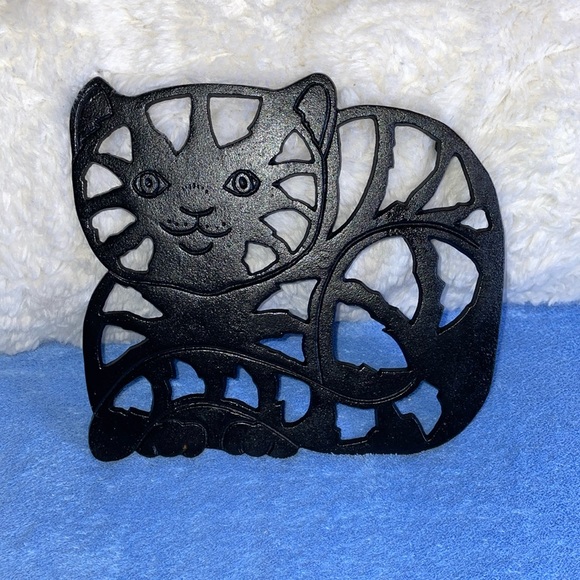 American Vintage Other - Vintage Black Cast Iron Cat Trivet.
